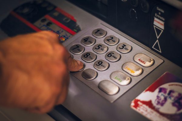 Bankbedrägerier i Sverige, återfå stulna pengar i Sverige, Bankkonto hackat Sverige, professionell hjälp bankbedrägeri Sverige, Kontakta en hackare för ett hackat bankkonto i Sverige,